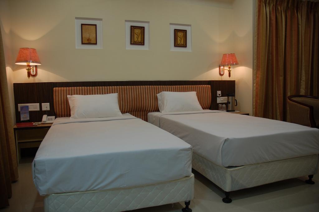 حيدر أباد Hotel Sitara Royal الغرفة الصورة